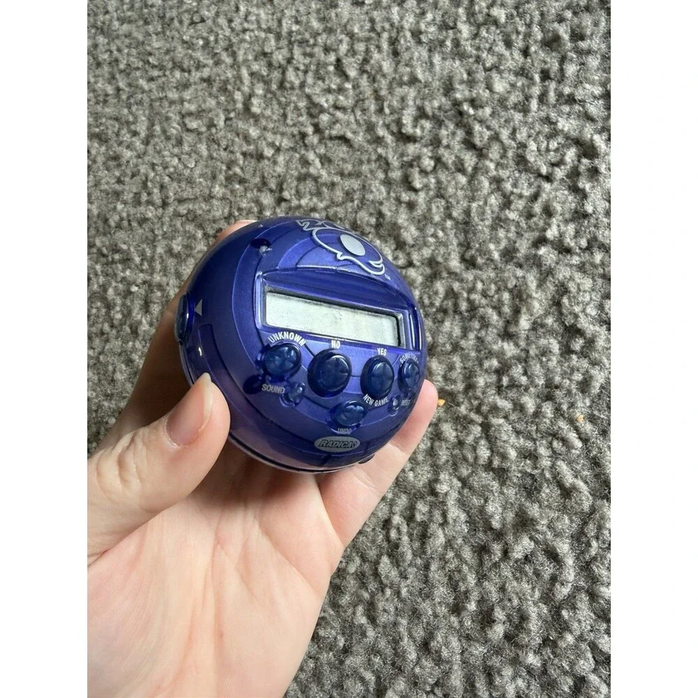 20Q Twenty Questions Handheld Electronic Game Radica Purple